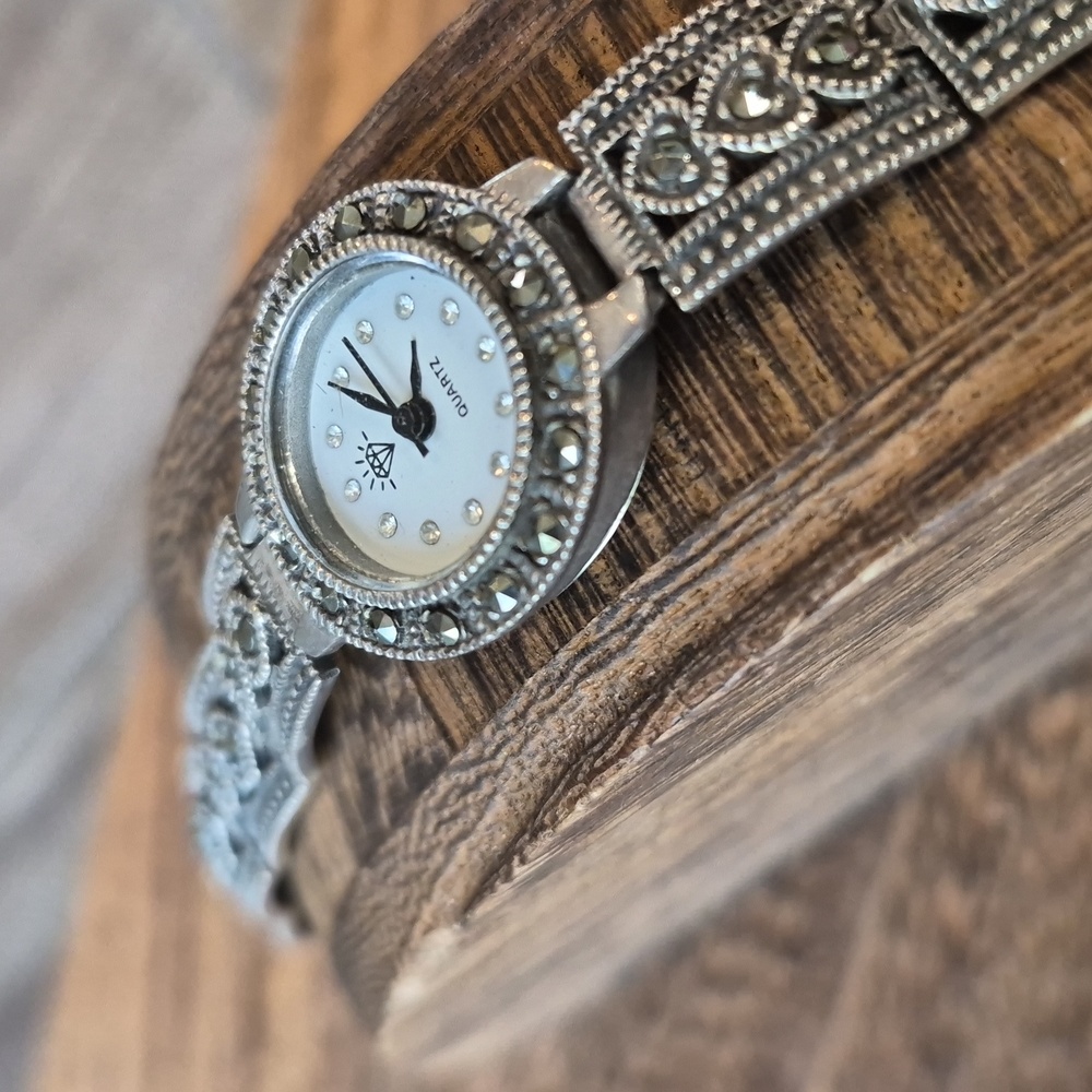 Vintage 925 Marcasite Heart Detail Chain Link Round Face Watch New Battery - Picture 2 of 12